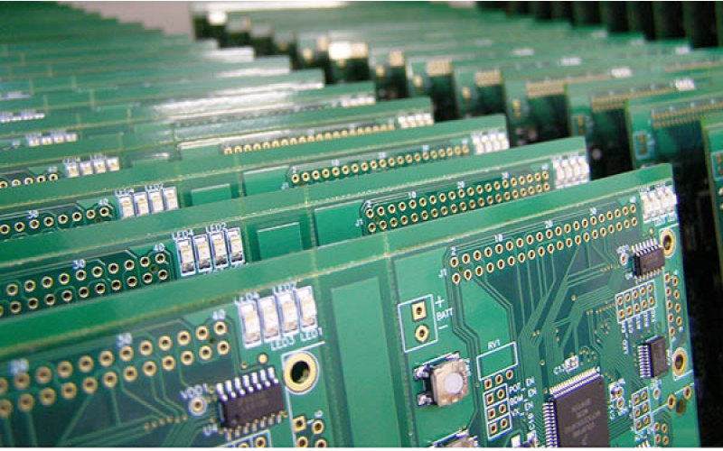 如何處理PCB電路板的外殼接地？